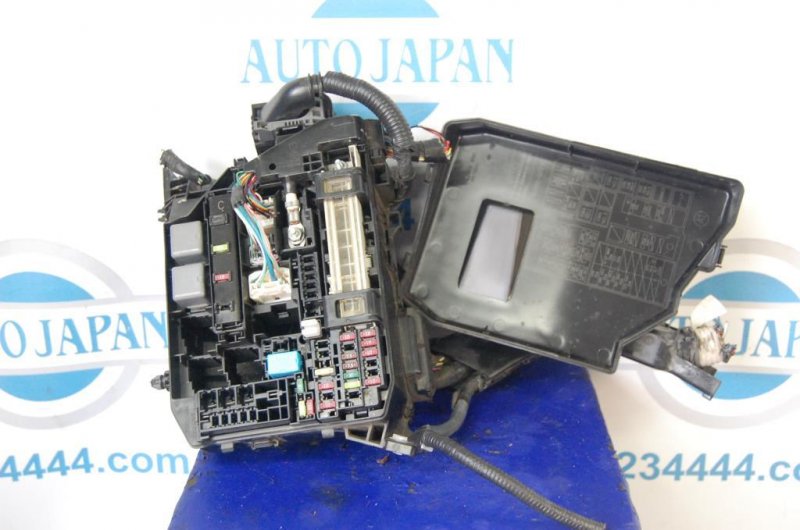 Запчасть блок предохранителей моторный отсек MITSUBISHI OUTLANDER 03-07 MN185119 Б/У Блок предохранителей моторный отсек MITSUBISHI OUTLANDER 03-07 MN185119 Б/У