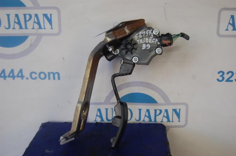 Педаль газа TRIBECA B9 05-07