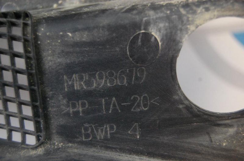 Пластик под лобовое стекло / Жабо GALANT 03-12