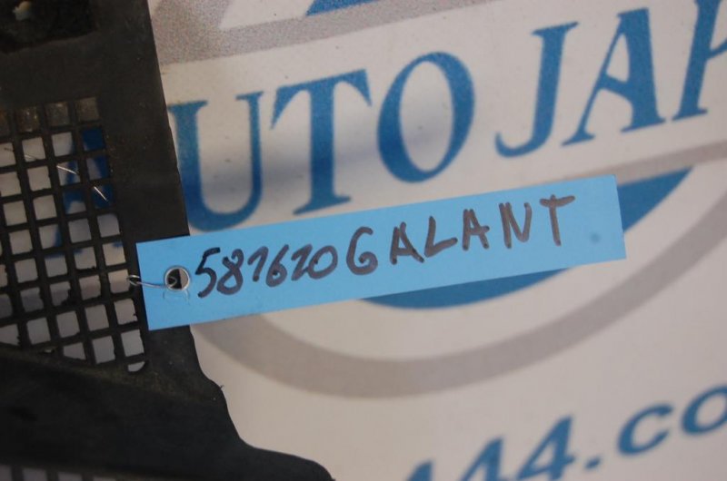 Пластик под лобовое стекло / Жабо MITSUBISHI GALANT 03-12