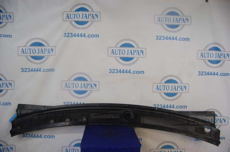 Пластик под лобовое стекло / Жабо GALANT 03-12