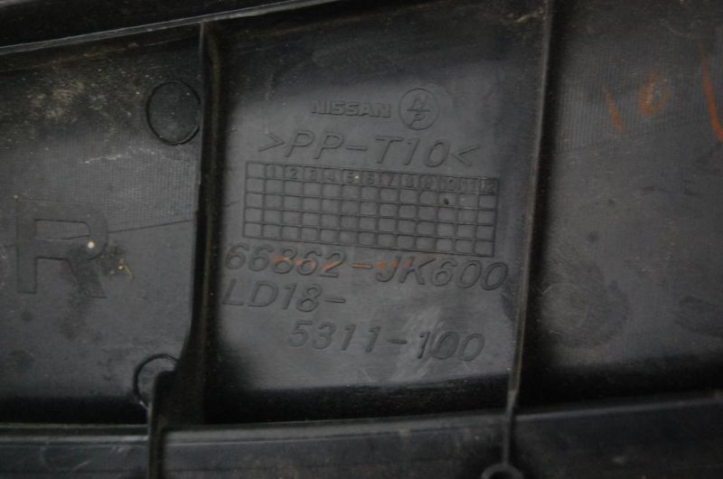 Пластик под лобовое стекло / Жабо правый G35 03-07