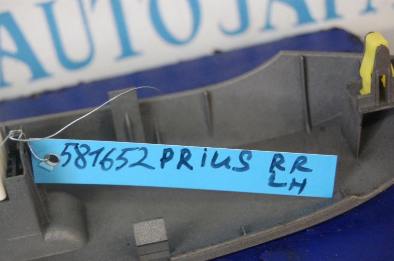 Кнопка стеклоподъемника PRIUS - 20 03-11