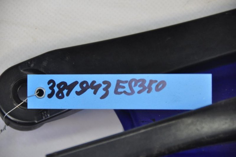 Поводок стеклоочистителя передний правый ES350 06-12