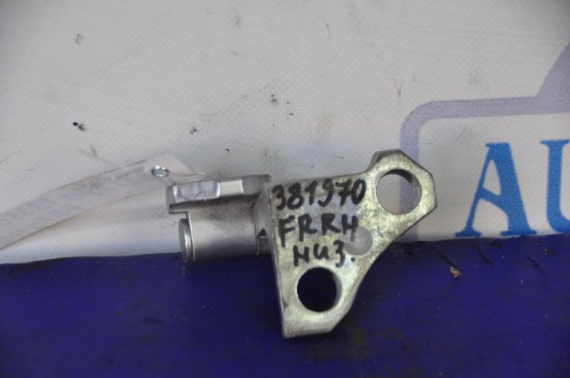 Петля двери нижняя передняя правая LEXUS ES350 06-12 68730-33021 Б/У