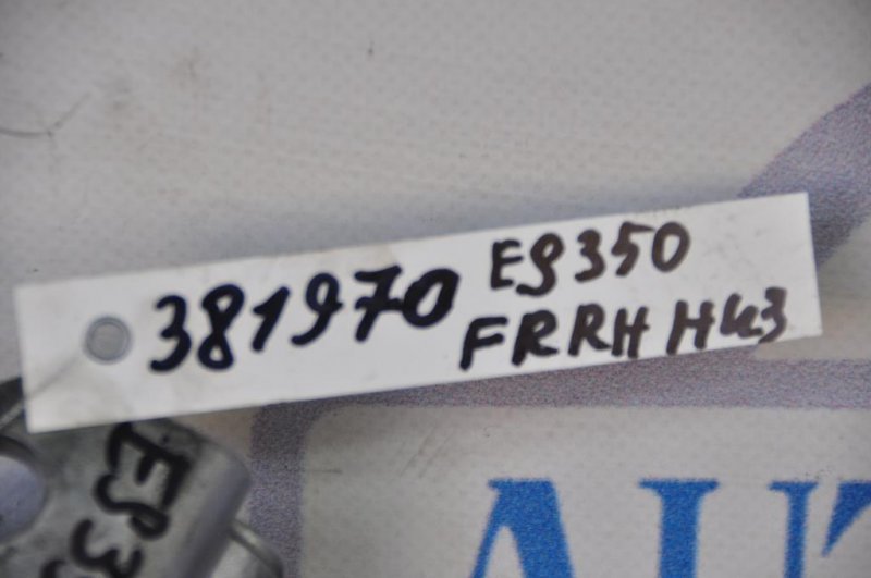 Петля двери нижняя передняя правая LEXUS ES350 06-12