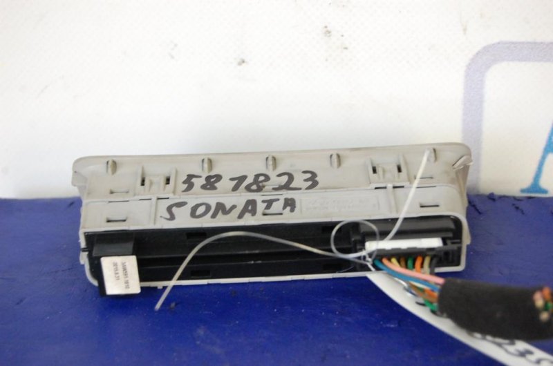 Кнопка открывания багажника внутренняя HYUNDAI SONATA YF 10-14