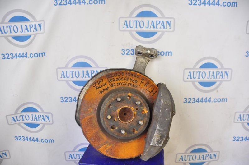 Кулак поворотный передний левый LS460 06-12