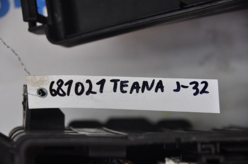 Блок предохранителей моторный отсек TEANA J32 08-14