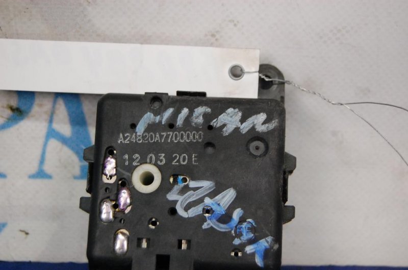 Моторчик заслонки печки NISSAN QASHQAI 07-14 Моторчик заслонки печки NISSAN QASHQAI 07-14