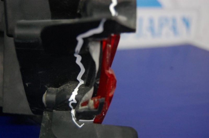 Противотуманная фара задняя правая CX-3 14-18 Противотуманная фара задняя правая CX-3 14-18