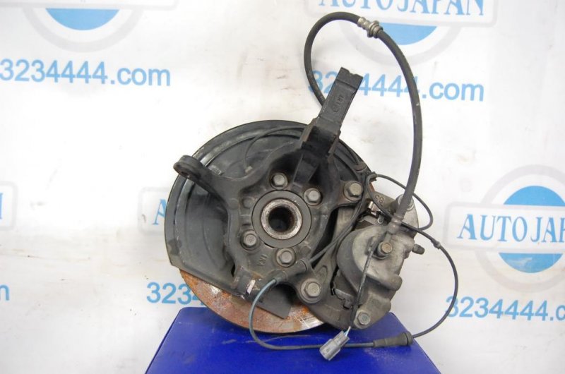 Кулак поворотный передний левый NISSAN JUKE 10-19 40015-1KA1A Б/У