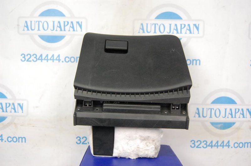 Бардачок NISSAN JUKE 10-19 68520-1KA0A Б/У