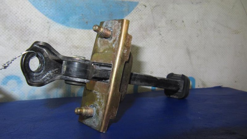 Ограничитель двери задний правый NISSAN ALTIMA L32 07-12