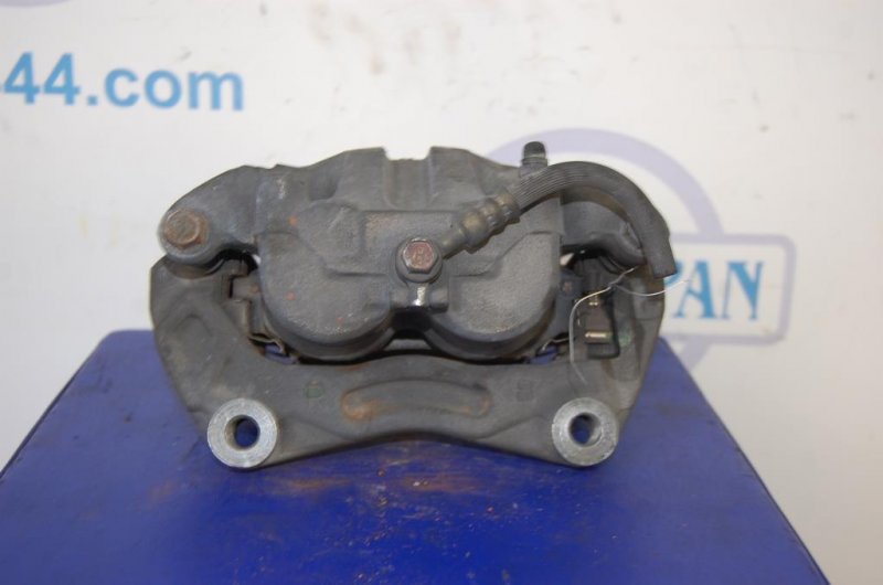 Суппорт тормозной передний правый INFINITI M35/M45 04-10