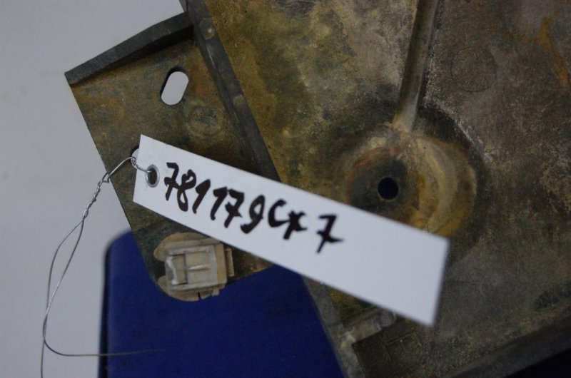 Полка аккумулятора CX-7 06-12