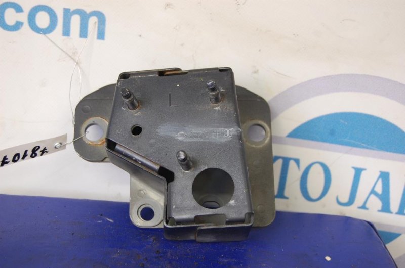 Кронштейн усилителя заднего бампера задний правый INFINITI M35/M45 04-10 85210-EH100 Б/У