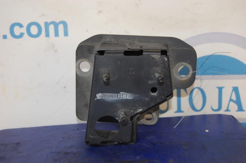 Кронштейн усилителя заднего бампера задний правый INFINITI M35/M45 04-10 85210-EH100 Б/У