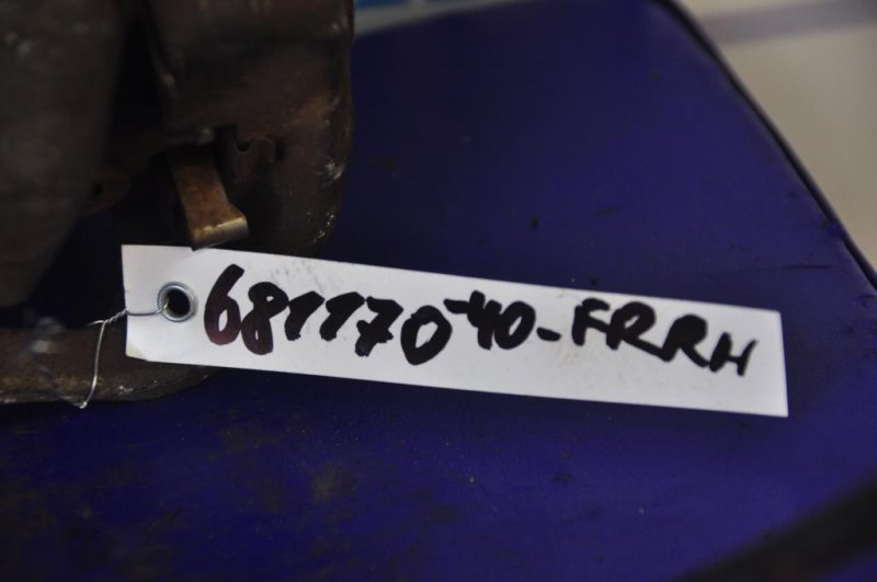 Суппорт тормозной передний правый CAMRY 40 06-11