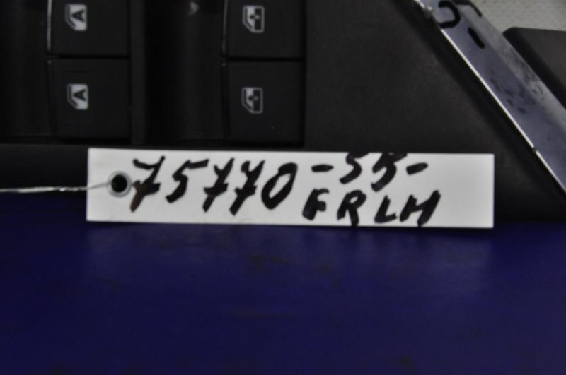 Блок управления стеклоподъемниками передний левый CAMRY 55 14-17 Блок управления стеклоподъемниками передний левый CAMRY 55 14-17