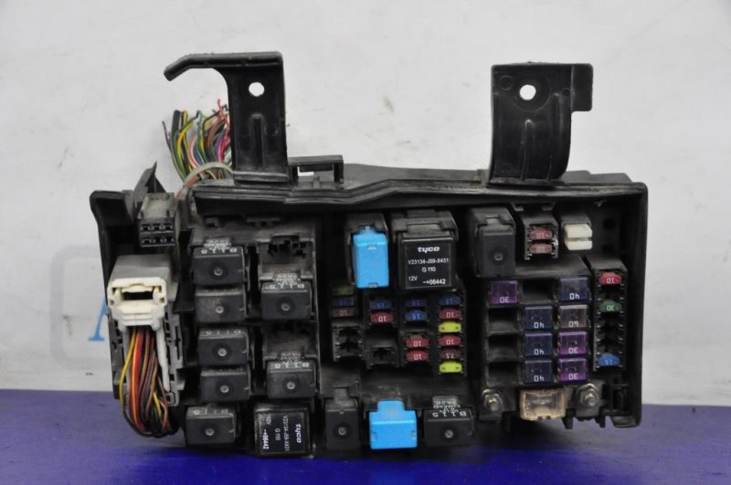 Запчасть блок предохранителей моторный отсек MAZDA 6 GG 02-07 GR6A-66-760 Б/У Блок предохранителей моторный отсек MAZDA 6 GG 02-07 GR6A-66-760 Б/У