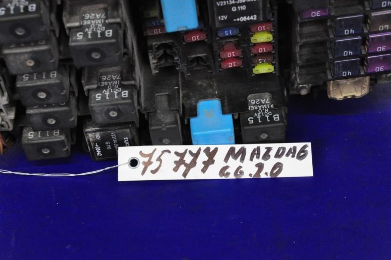 Блок предохранителей моторный отсек 6 GG 02-07 Блок предохранителей моторный отсек 6 GG 02-07