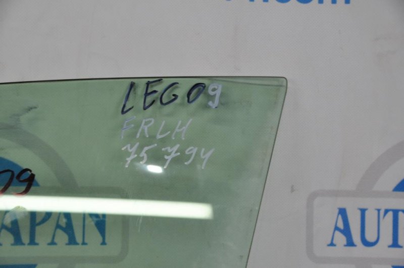 Стекло двери переднее левое LEGACY 09-15 BM