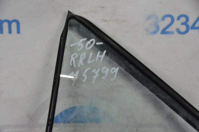 Стекло двери глухое заднее левое CAMRY 50 12-15