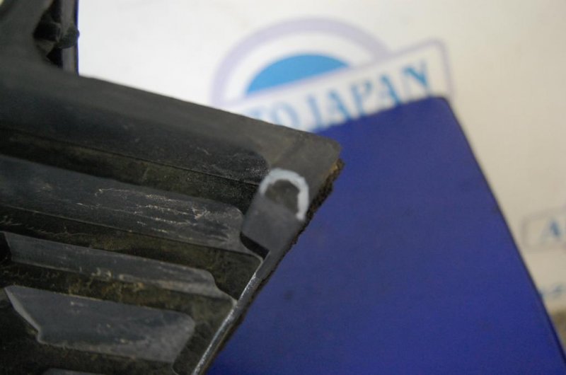 Пластик под лобовое стекло / Жабо правый EX35(37) 07-12