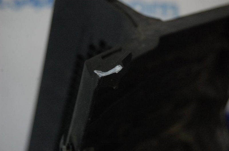 Пластик под лобовое стекло / Жабо правый EX35(37) 07-12