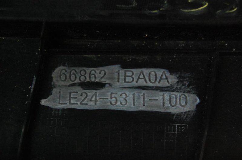 Пластик под лобовое стекло / Жабо правый EX35(37) 07-12