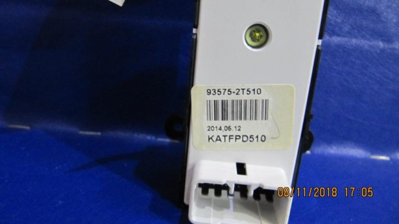Запчасть кнопка стеклоподъемника KIA OPTIMA TF 11-16 93575-2T010 Б/У Кнопка стеклоподъемника KIA OPTIMA TF 11-16 93575-2T010 Б/У