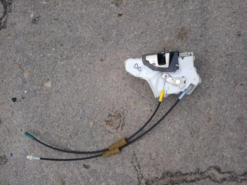 Замок двери передний правый TOYOTA COROLLA 150 06-13 69030-06200 Б/У