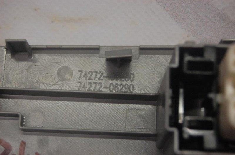 Кнопка стеклоподъемника CAMRY 50 12-15