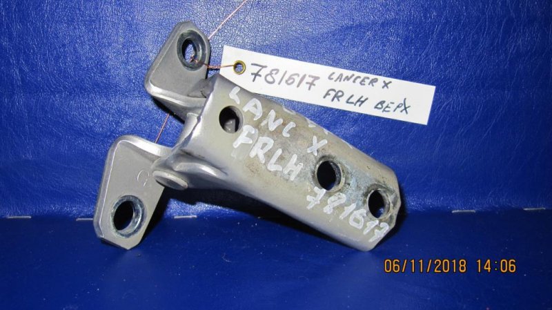 Петля двери верхняя передняя левая MITSUBISHI LANCER X 10 07-15 5702A005 Б/У