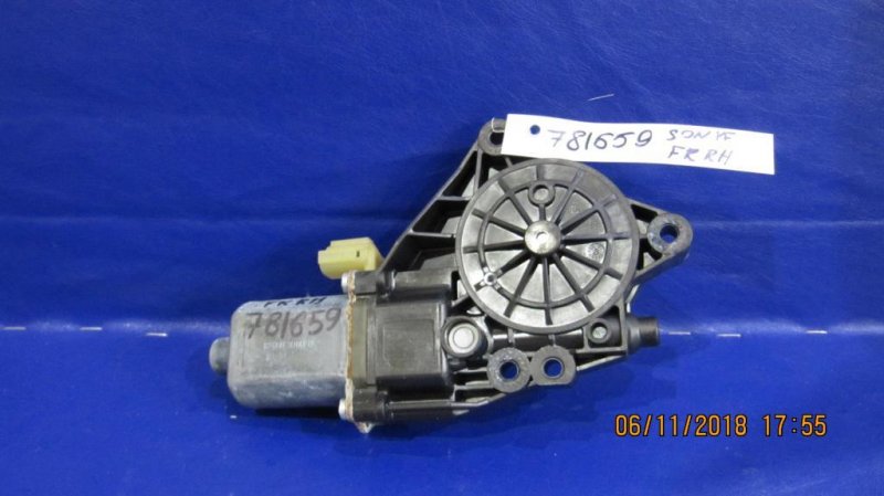 Моторчик стеклоподъемника передний правый HYUNDAI SONATA YF 10-14 82460-3Q001 Б/У