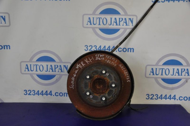 Цапфа задняя правая HYUNDAI SONATA YF 10-14 52720-4R010 Б/У