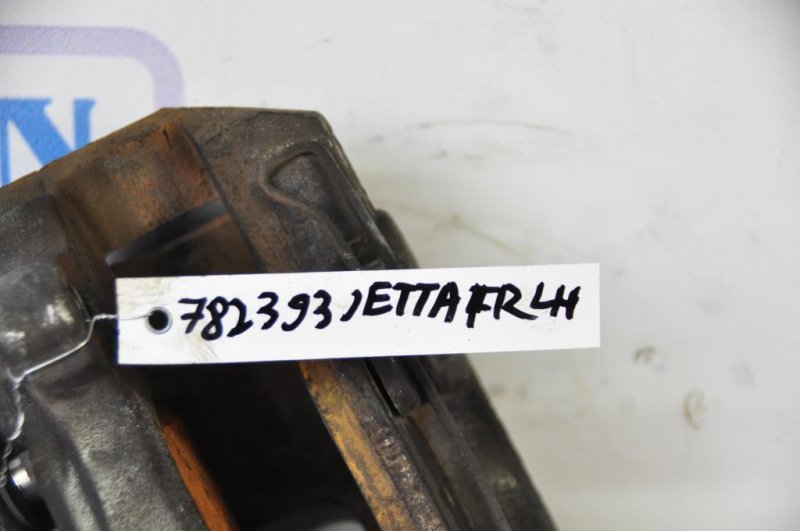 Суппорт тормозной передний левый JETTA USA 10-17