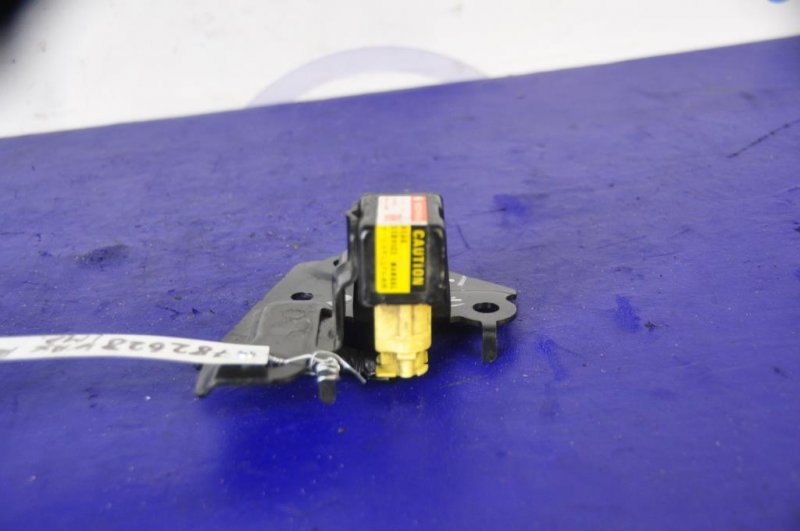 Датчик удара правый IMPREZA 00-07 GD/GG