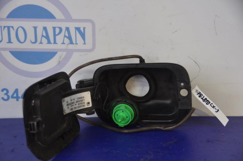 Запчасть лючок топливного бака MAZDA CX-3 14-18 D10E-42-410 Б/У Лючок топливного бака MAZDA CX-3 14-18 D10E-42-410 Б/У