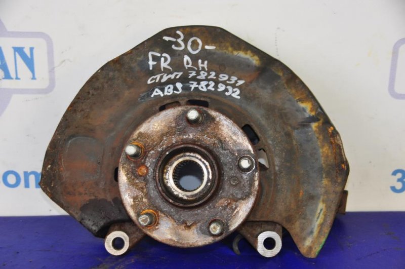 Кулак поворотный передний правый TOYOTA CAMRY 30 02-06 43211-39045 Б/У