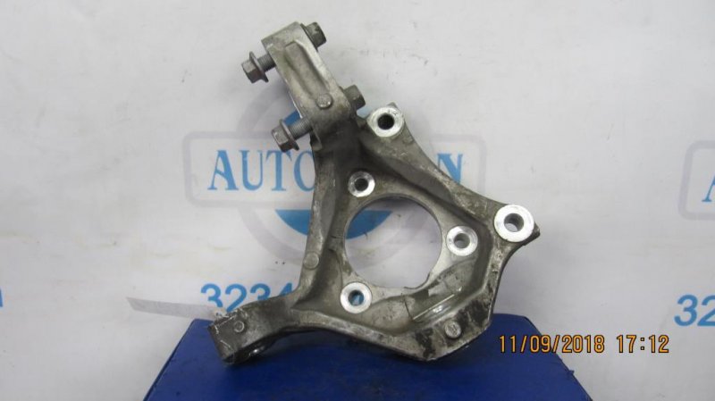 Кулак поворотный передний левый SUZUKI KIZASHI 09-14