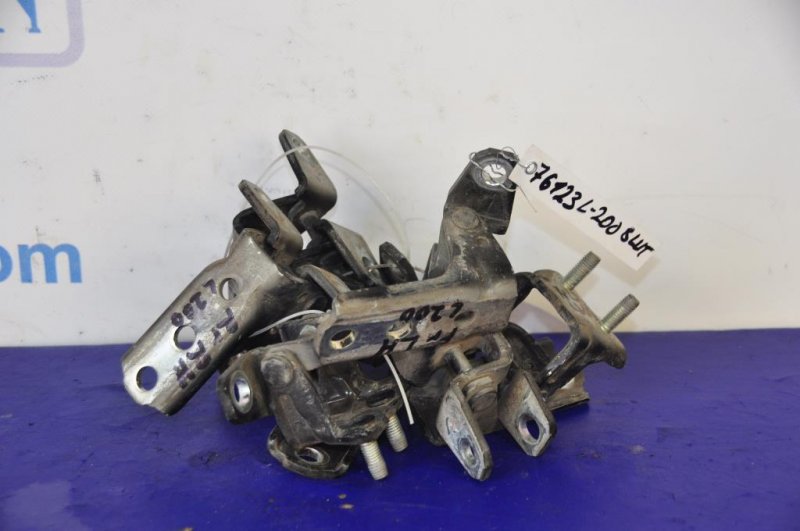 Петля двери MITSUBISHI L200 06-14 Б/У