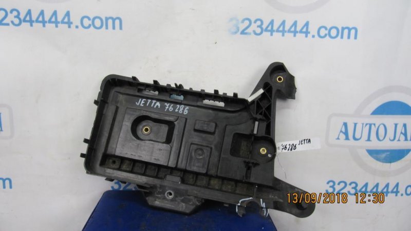 Полка аккумулятора VOLKSWAGEN JETTA USA 10-17 1K0 915 333 H Б/У