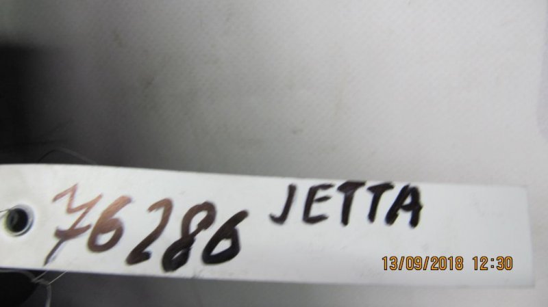 Полка аккумулятора JETTA USA 10-17