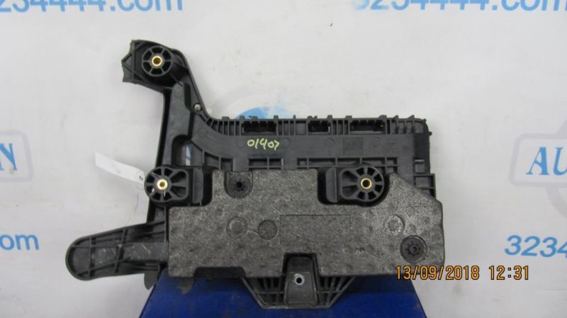 Полка аккумулятора VOLKSWAGEN JETTA USA 10-17