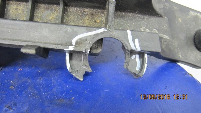 Полка аккумулятора JETTA USA 10-17