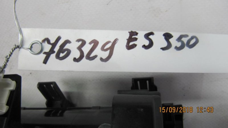Накладка в салоне ES350 06-12