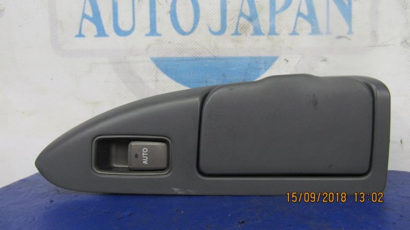 Кнопка стеклоподъемника задняя левая TOYOTA COROLLA 120 00-07 84810-52030 Б/У