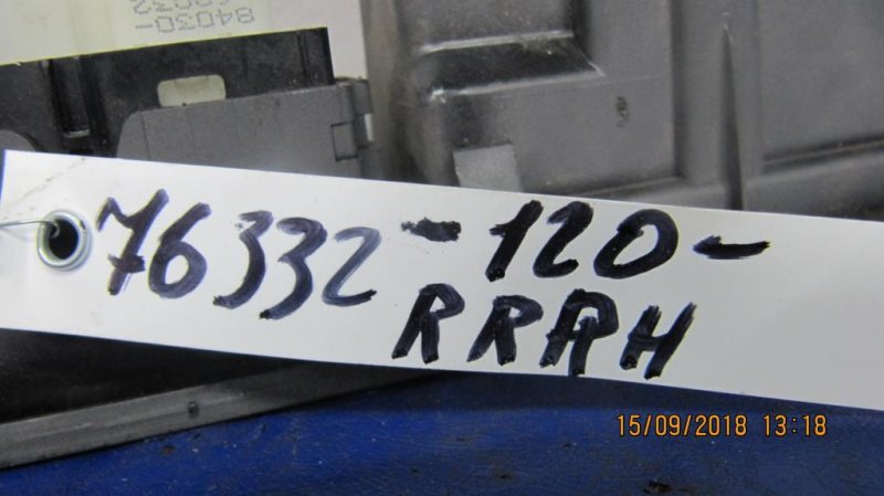 Кнопка стеклоподъемника задняя правая COROLLA 120 00-07